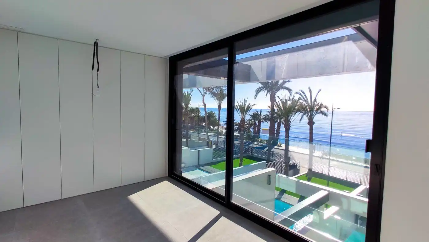 Schlafzimmer von Einfamilien-Reihenhaus zum Verkauf in El Campello mit Privatgarten, Terrasse und Abstellraum