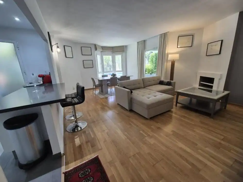 Erdgeschosswohnung mit Pool zur Miete in Nueva Andalucía, imagen 3