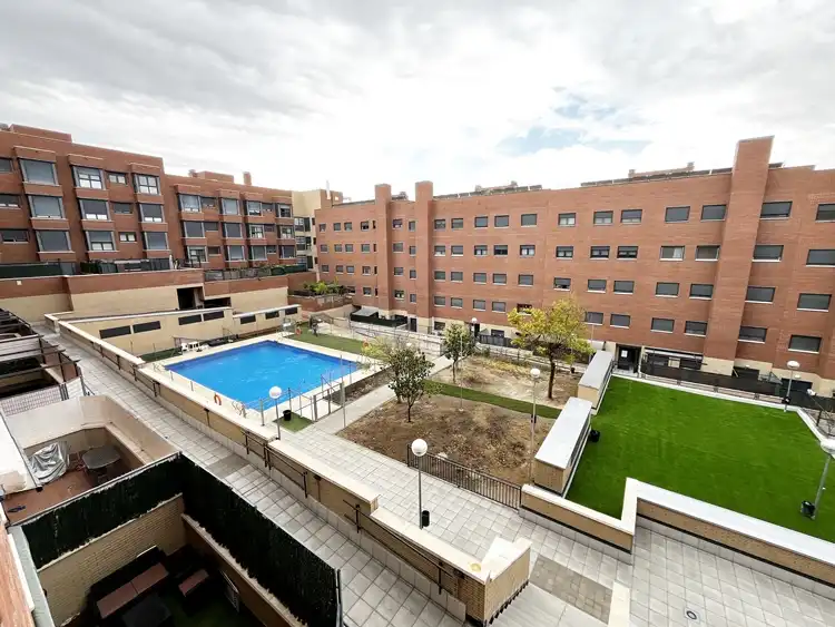 Piscina de Pis de lloguer en Getafe amb Calefacció, Parquet i Traster