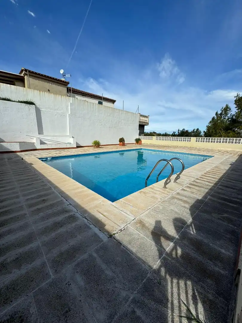 Piscina de Casa o xalet en venda en La Pobla de Vallbona amb Aire condicionat, Jardí privat i Terrassa