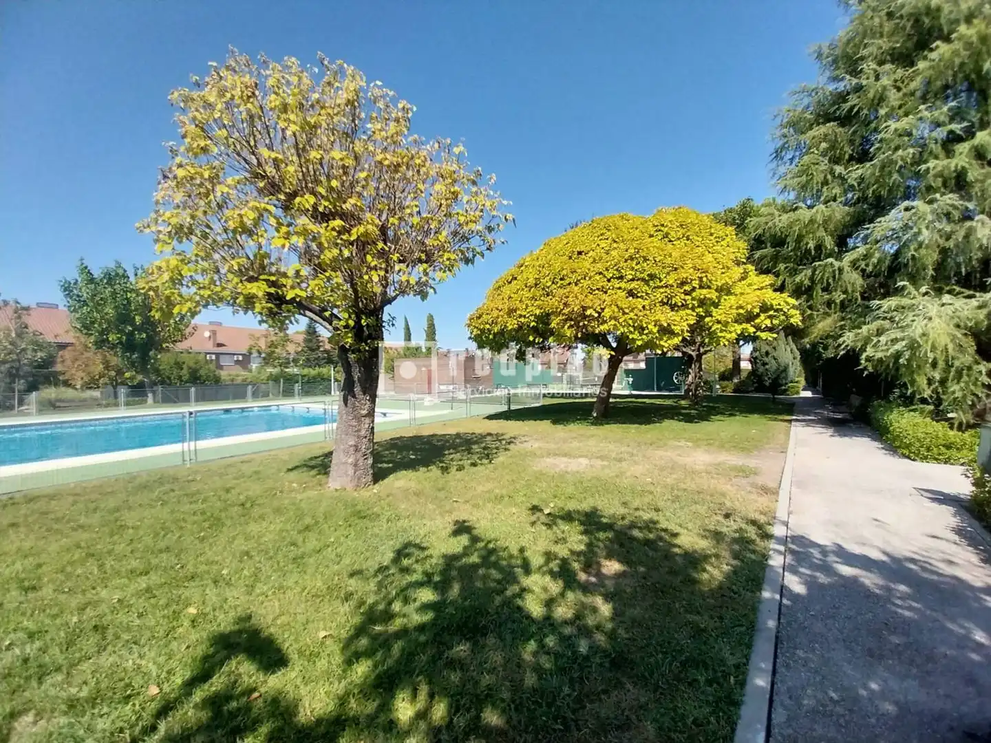 Villa con piscina in vendita a  Urbanizaciones