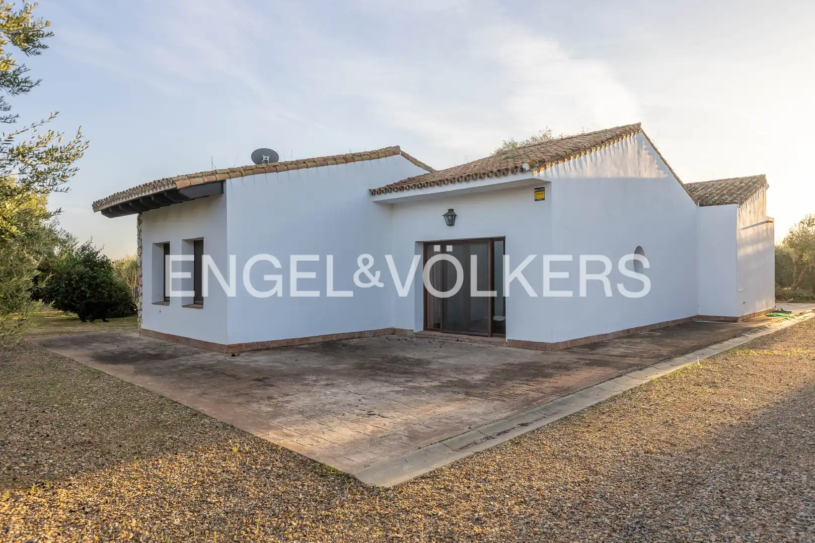 Vista exterior de Finca rústica en venta en La Puebla del Río con Aire acondicionado, Calefacción y Jardín privado