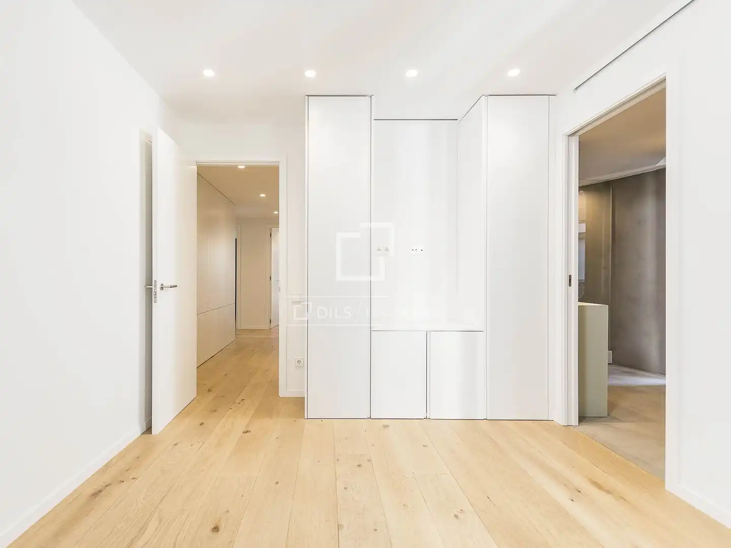 Wohnung zum Verkauf in Barcelona mit Klimaanlage, Heizung und Privatgarten