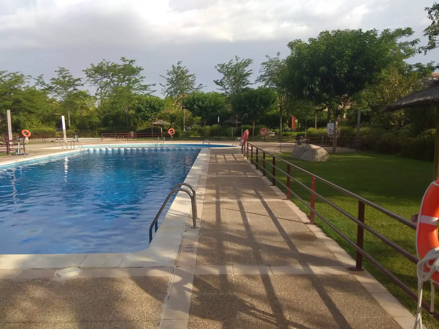 Piscina de Casa o chalet en venta en Zaragoza con Aire acondicionado, Jardín privado y Parquet