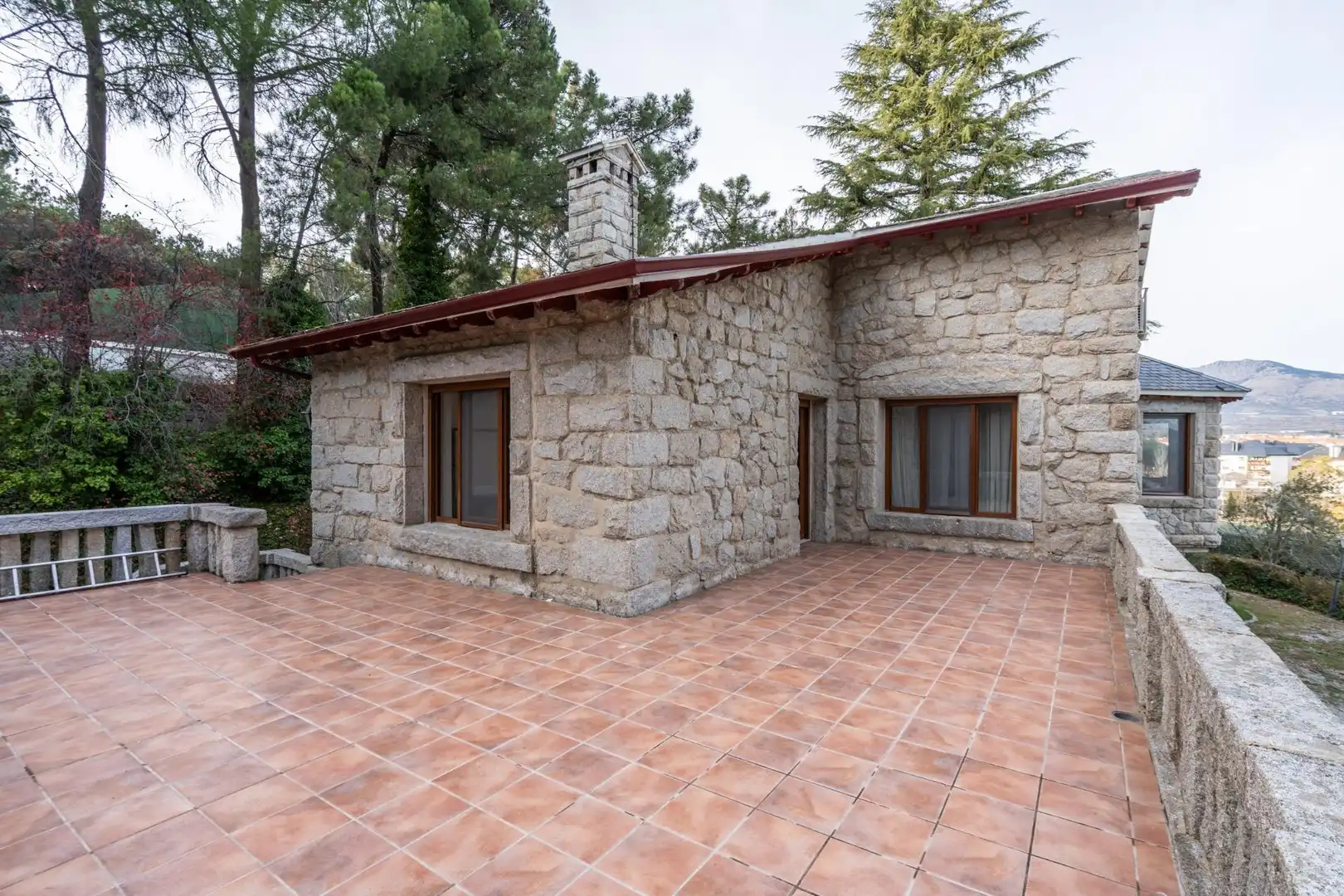 Vista exterior de Finca rústica en venda en Guadarrama amb Aire condicionat, Calefacció i Jardí privat