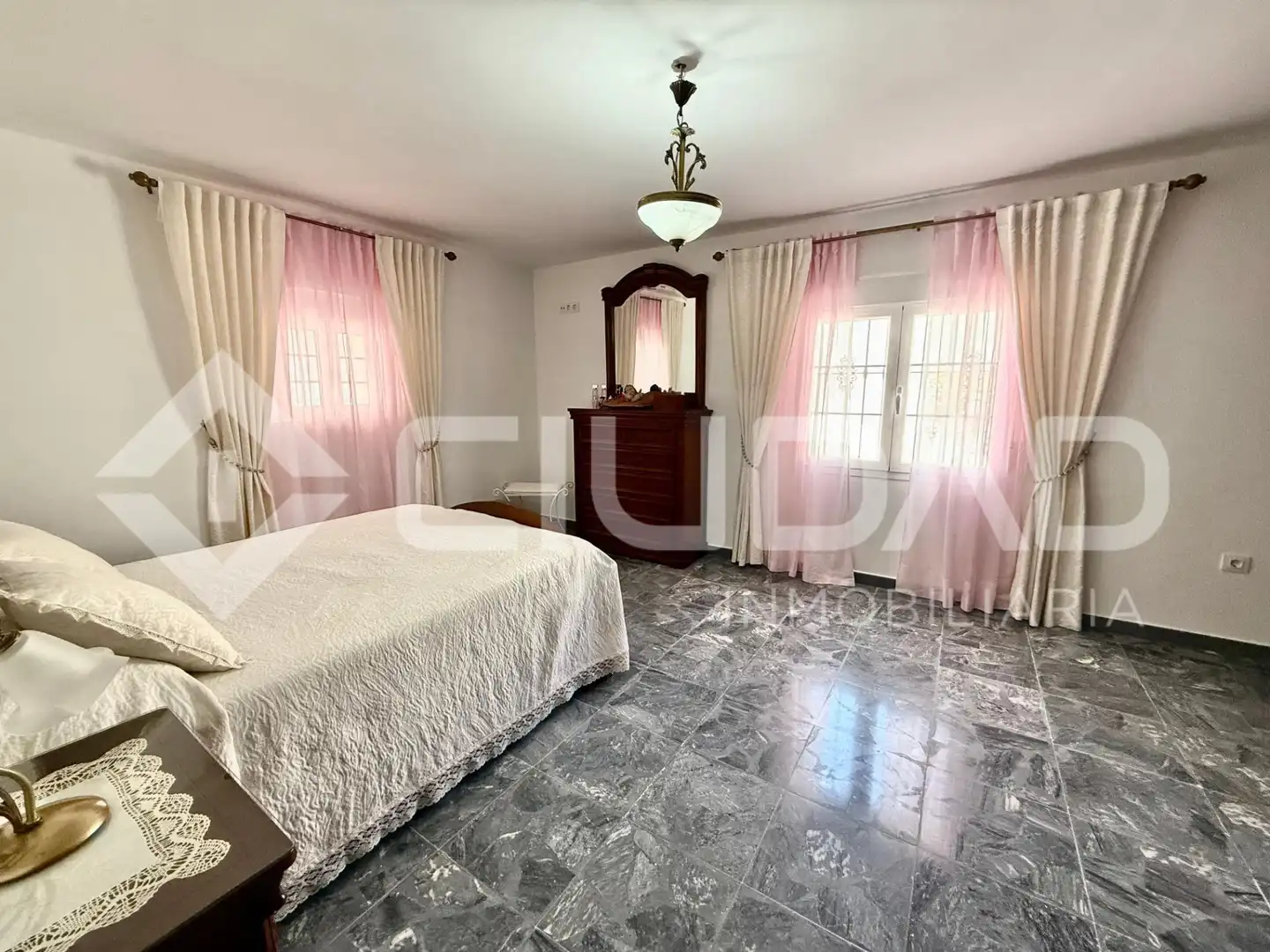 Dormitori de Casa o xalet en venda en Las Cabezas de San Juan