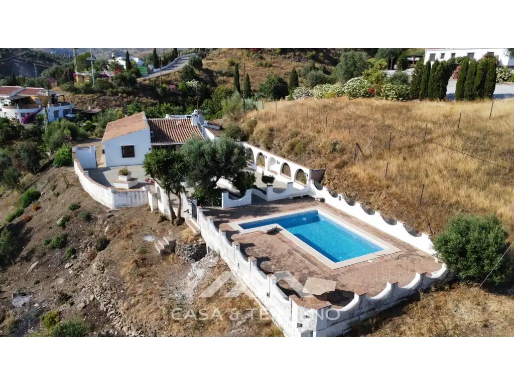 Villa mit Pool zum Verkauf in Urbanizacion Pequeña Axarquia