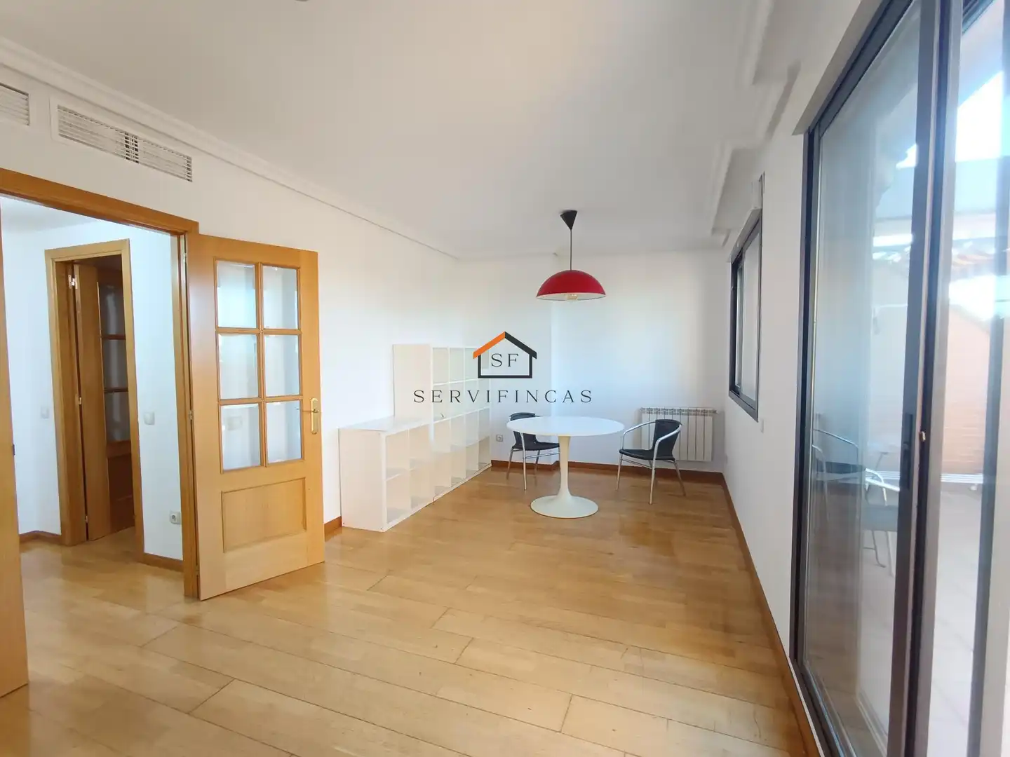 Sala d'estar de Àtic de lloguer en Madrid amb Calefacció, Parquet i Terrassa