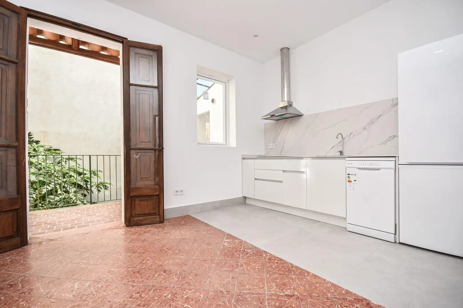 Küche von Wohnung zur Miete in  Palma de Mallorca mit Terrasse, Abstellraum und Balkon