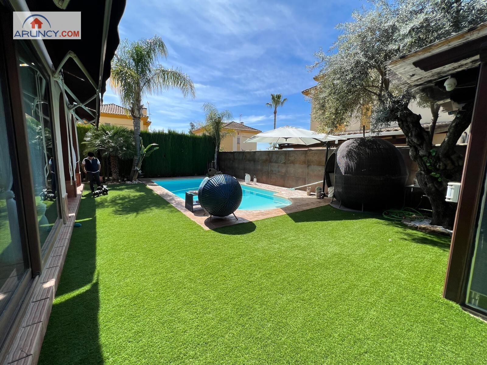 Swimming pool of House or chalet for sale in Montequinto  with Air Conditioner, Private garden and Terrace