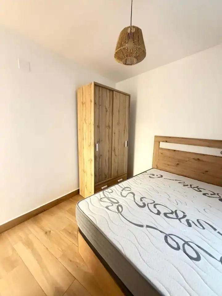 Habitación de Piso para compartir en Segovia con Calefacción, Terraza y Amueblado
