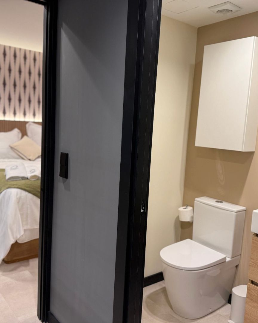 Bany de Pis de lloguer en  Madrid Capital amb Aire condicionat, Calefacció i Moblat