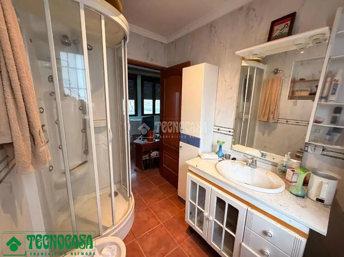 Badezimmer von Gebäude zum Verkauf in Toledo