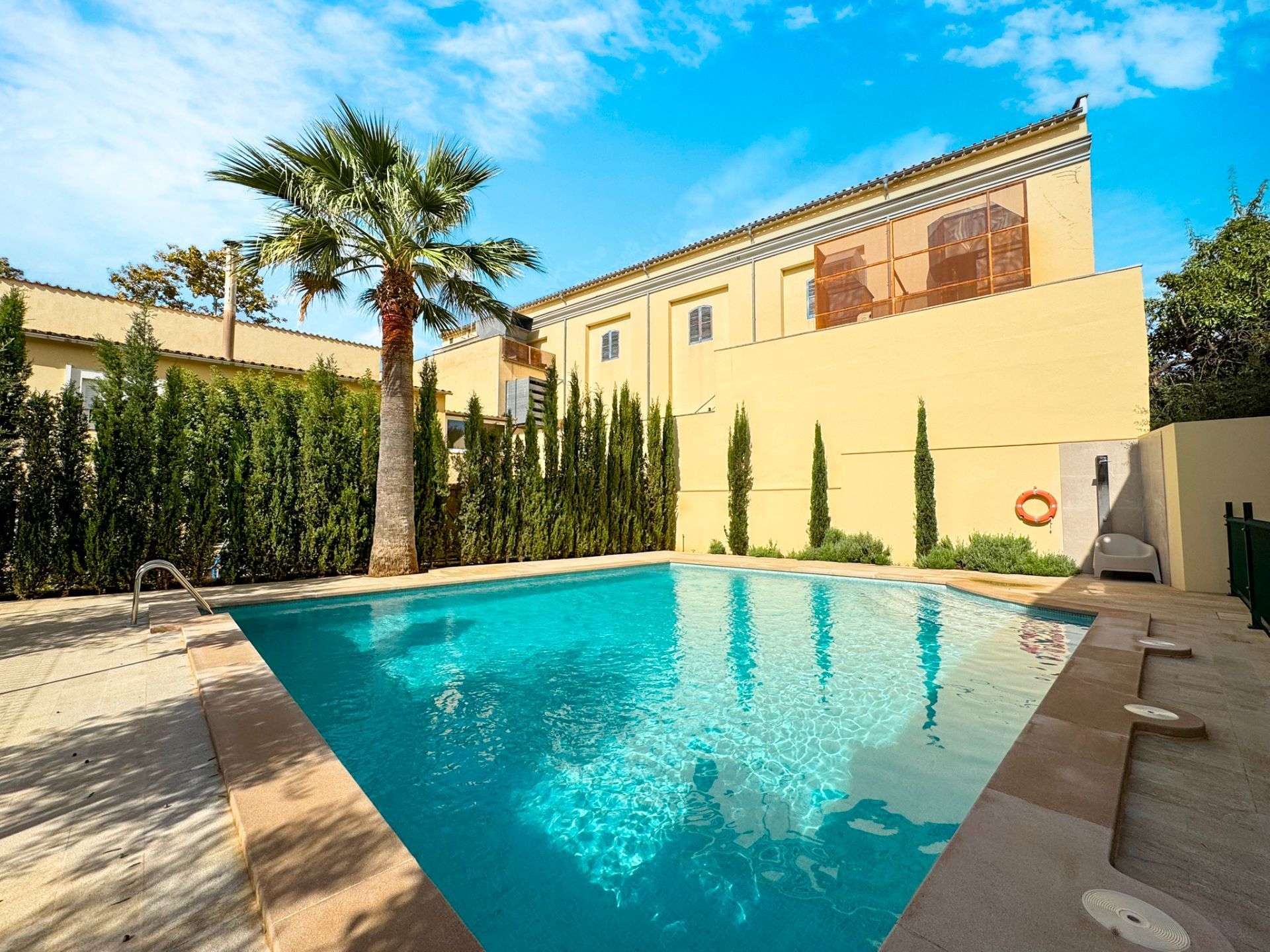 Piscina de Casa adosada de lloguer en Calvià amb Aire condicionat, Terrassa i Piscina comunitària