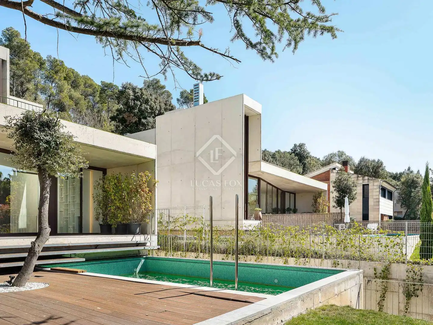 Vista exterior de Casa o xalet en venda en Sant Cugat del Vallès amb Aire condicionat, Calefacció i Jardí privat