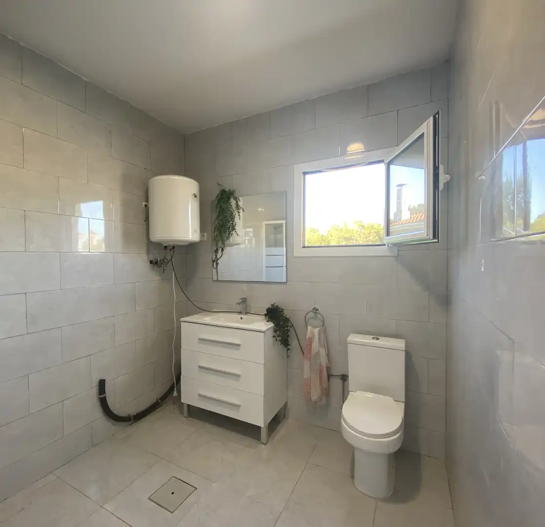Baño de Casa o chalet en venta en Rubí con Jardín privado, Piscina y Amueblado