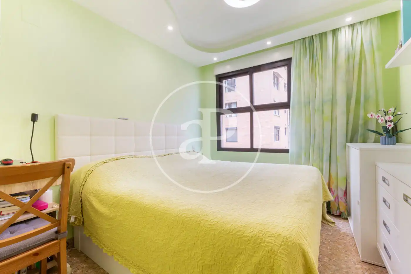 Bedroom of Flat for sale in Valencia  with Air Conditioner, Heating and Private garden