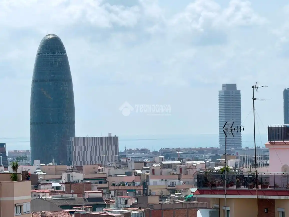 Wohnung zum Verkauf in Barcelona mit Terrasse
