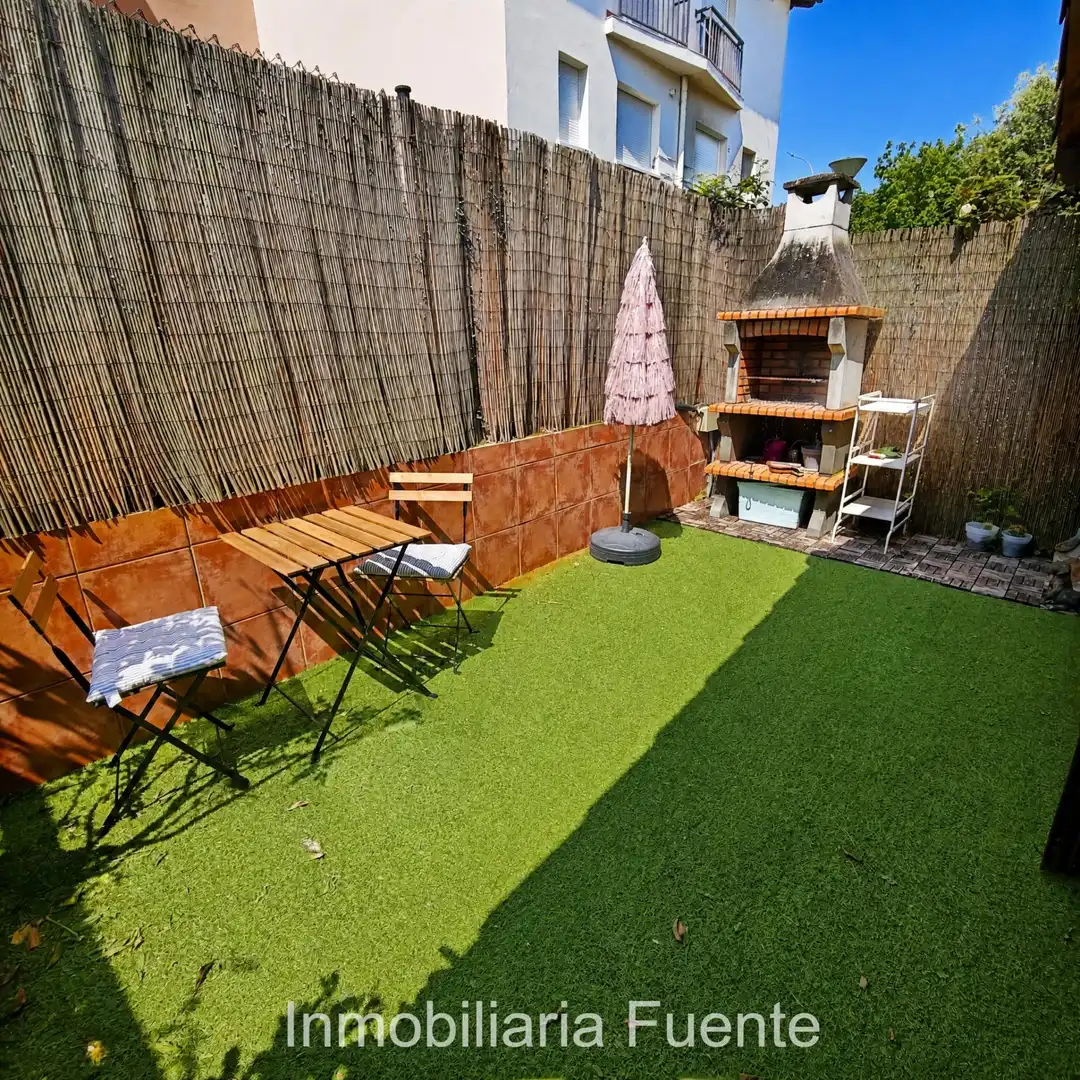 Terrasse von Einfamilien-Reihenhaus zum Verkauf in Muskiz mit Heizung, Privatgarten und Terrasse