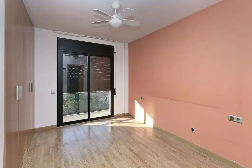 Dormitori de Casa adosada en venda en Vilanova i la Geltrú amb Calefacció, Jardí privat i Terrassa
