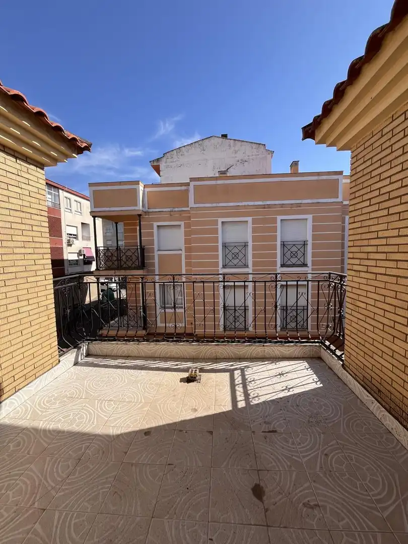 Vista exterior de Casa o xalet en venda en Coria amb Aire condicionat i Terrassa