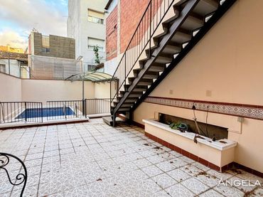Casa con piscina en venta en baldiri comas