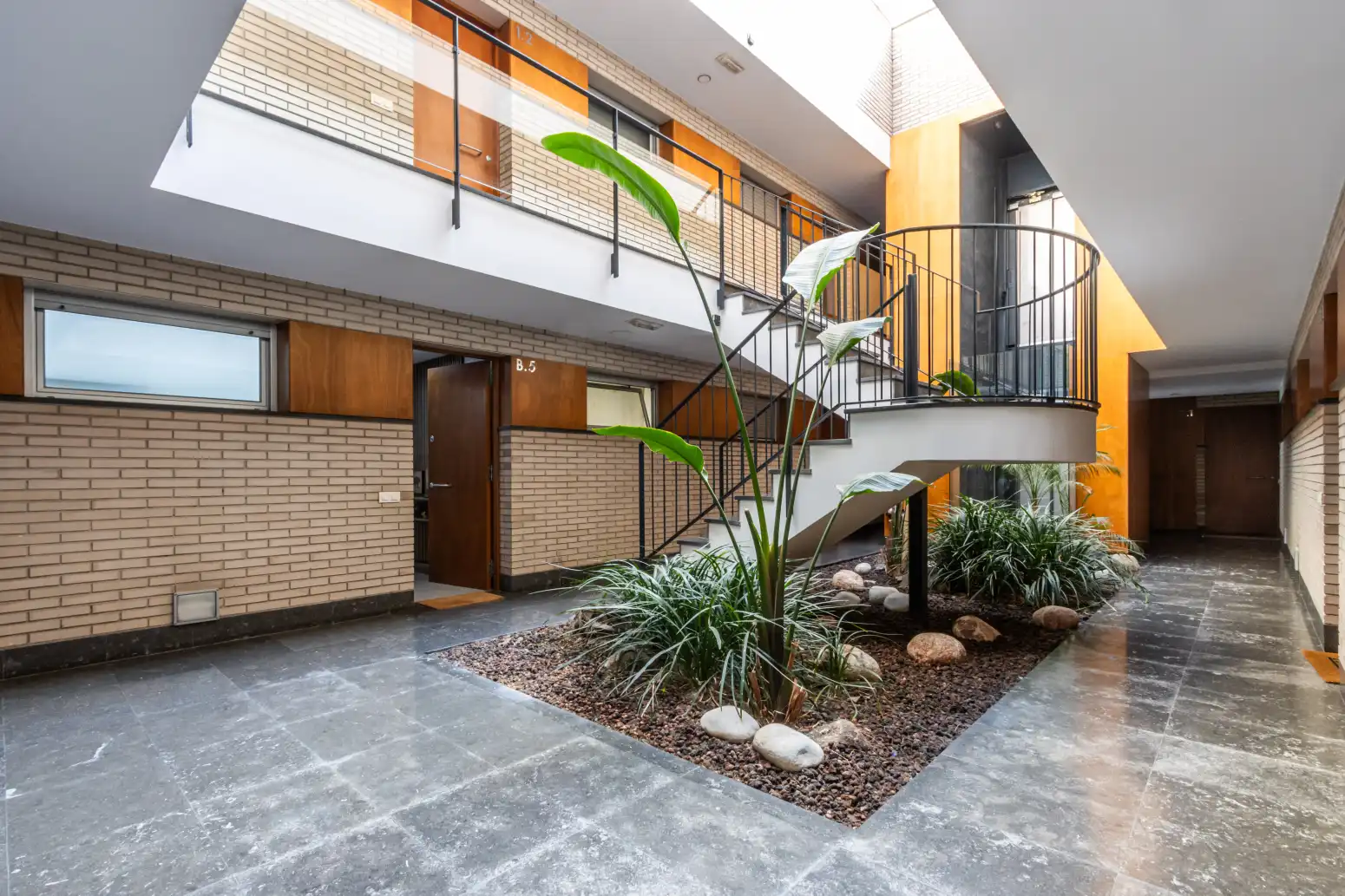 Wohnung zum Verkauf in Terrassa mit Heizung und Privatgarten