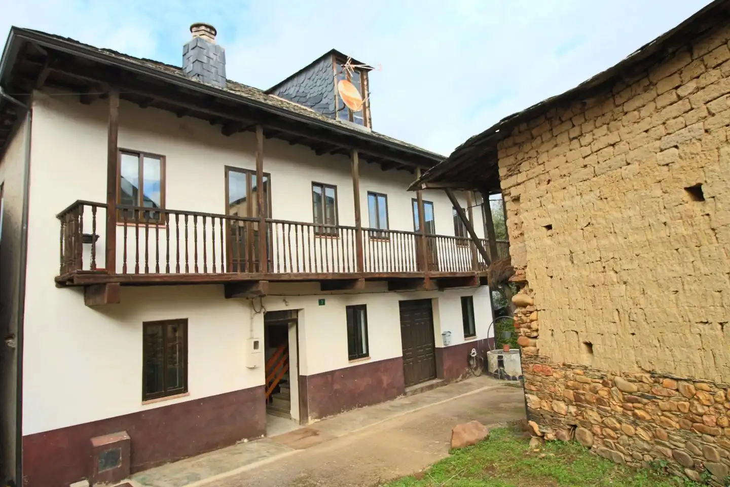 Exterior view of Country homes for sale in Arganza  with Heating and Balcony