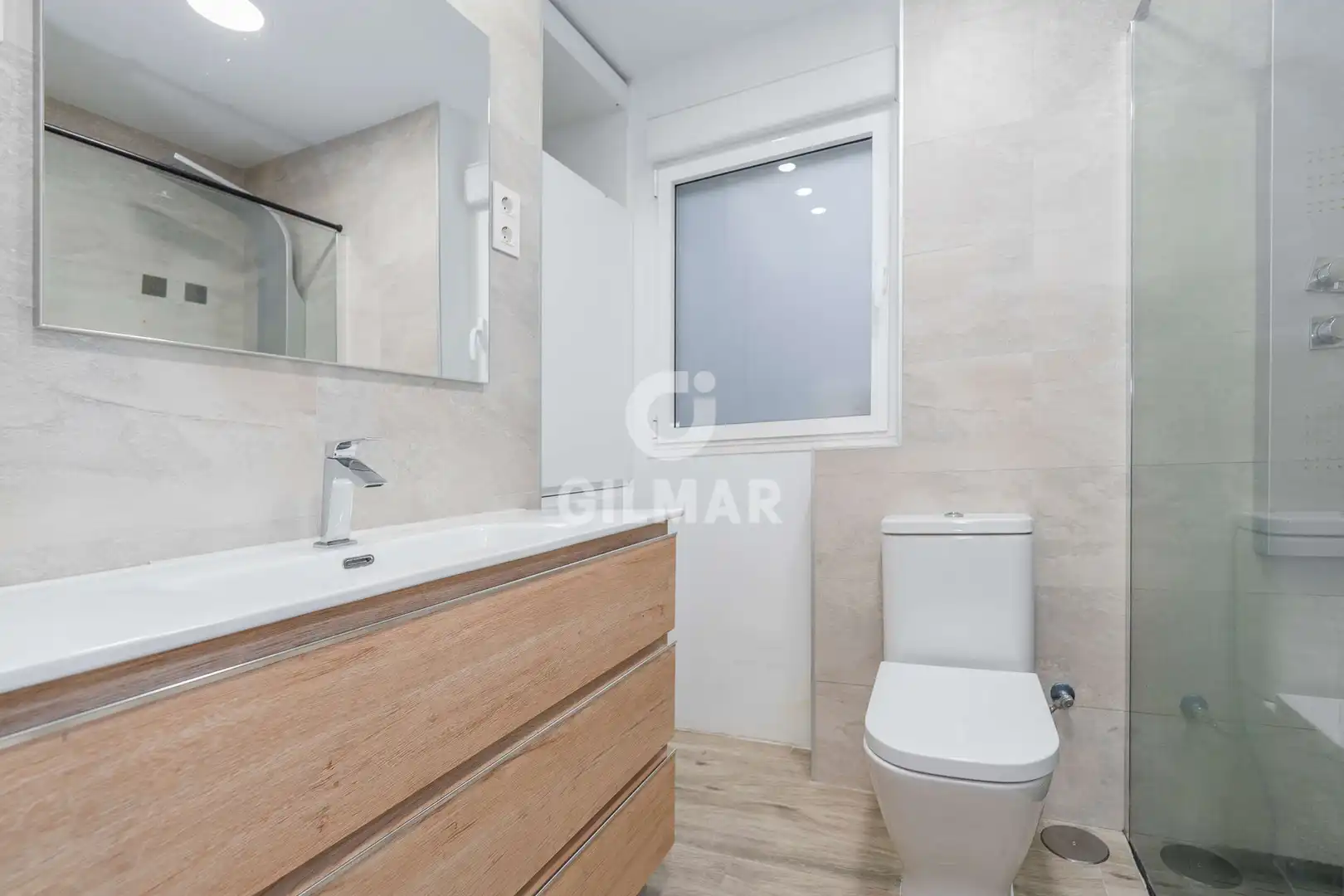 Bathroom of Flat for sale in Madrid  with Heating