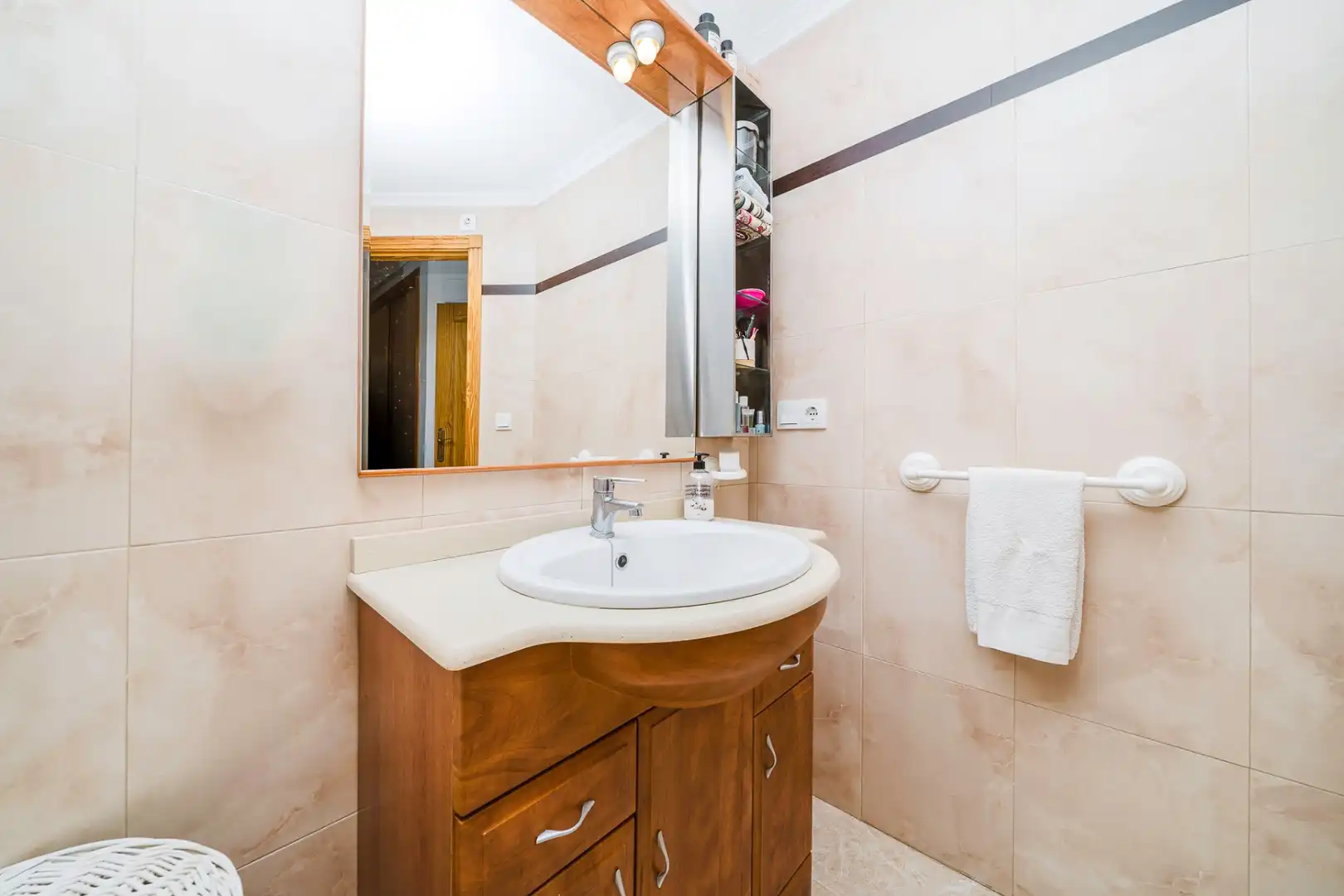 Attic for rent in La Florida