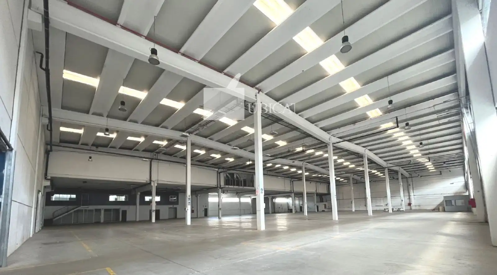 Nau industrial de lloguer a Llinars del Vallès