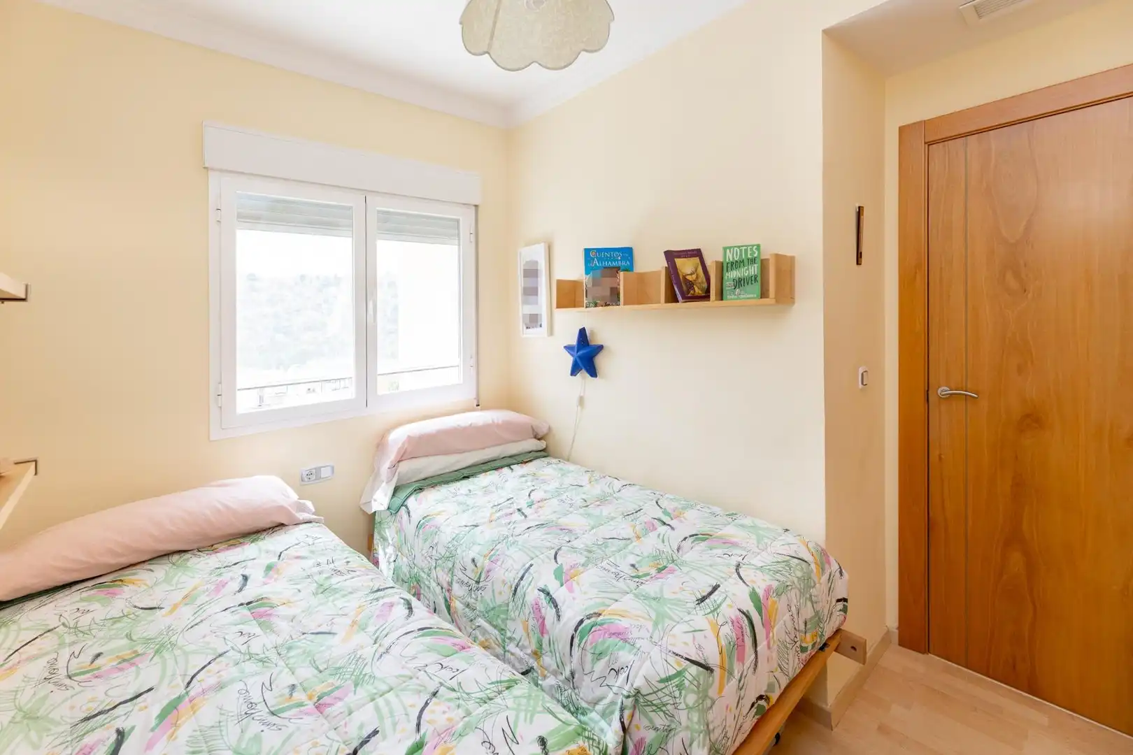 Schlafzimmer von Einfamilien-Reihenhaus zum Verkauf in Granada mit Klimaanlage, Heizung und Privatgarten