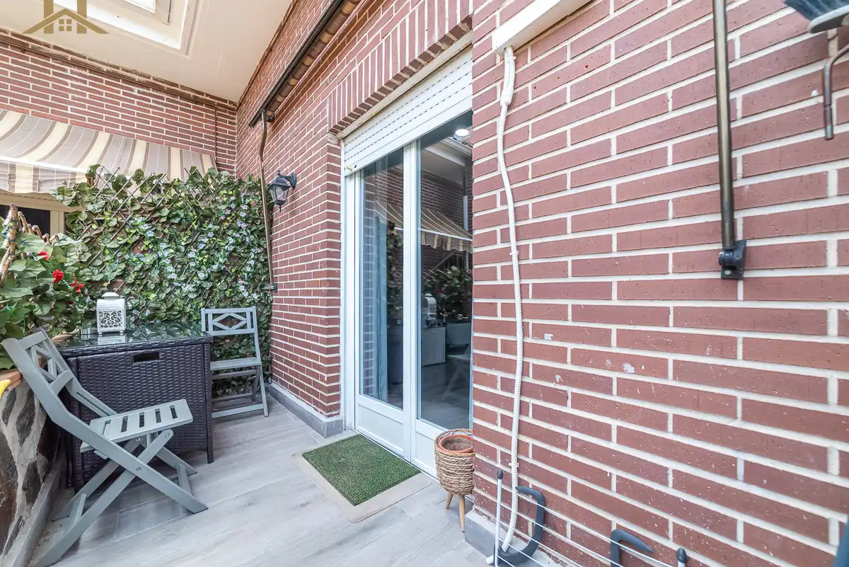 Terrasse von Maisonette zum Verkauf in Sevilla la Nueva mit Klimaanlage, Terrasse und Abstellraum