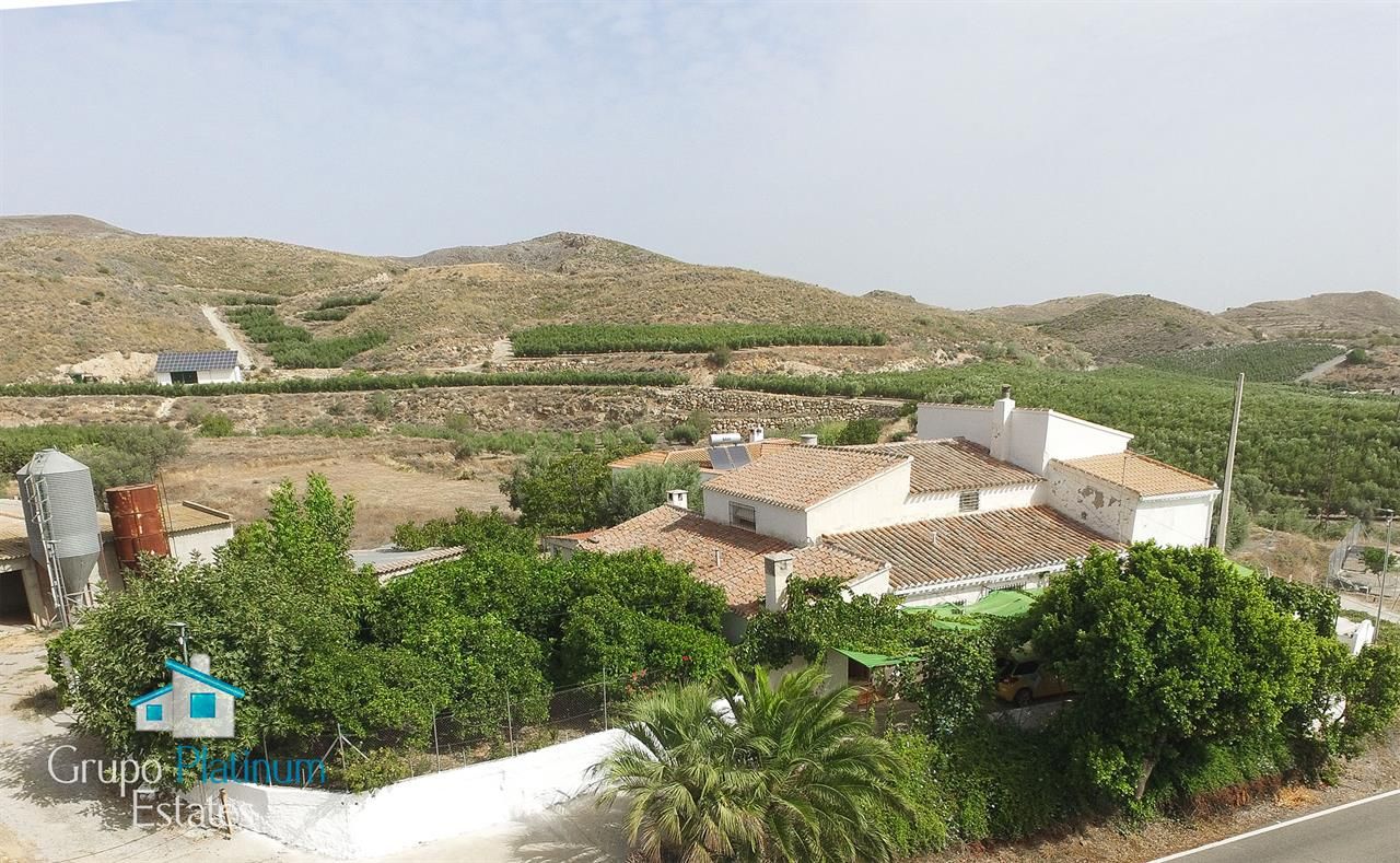 Exterior view of Single-family semi-detached for sale in Lubrín  with Private garden