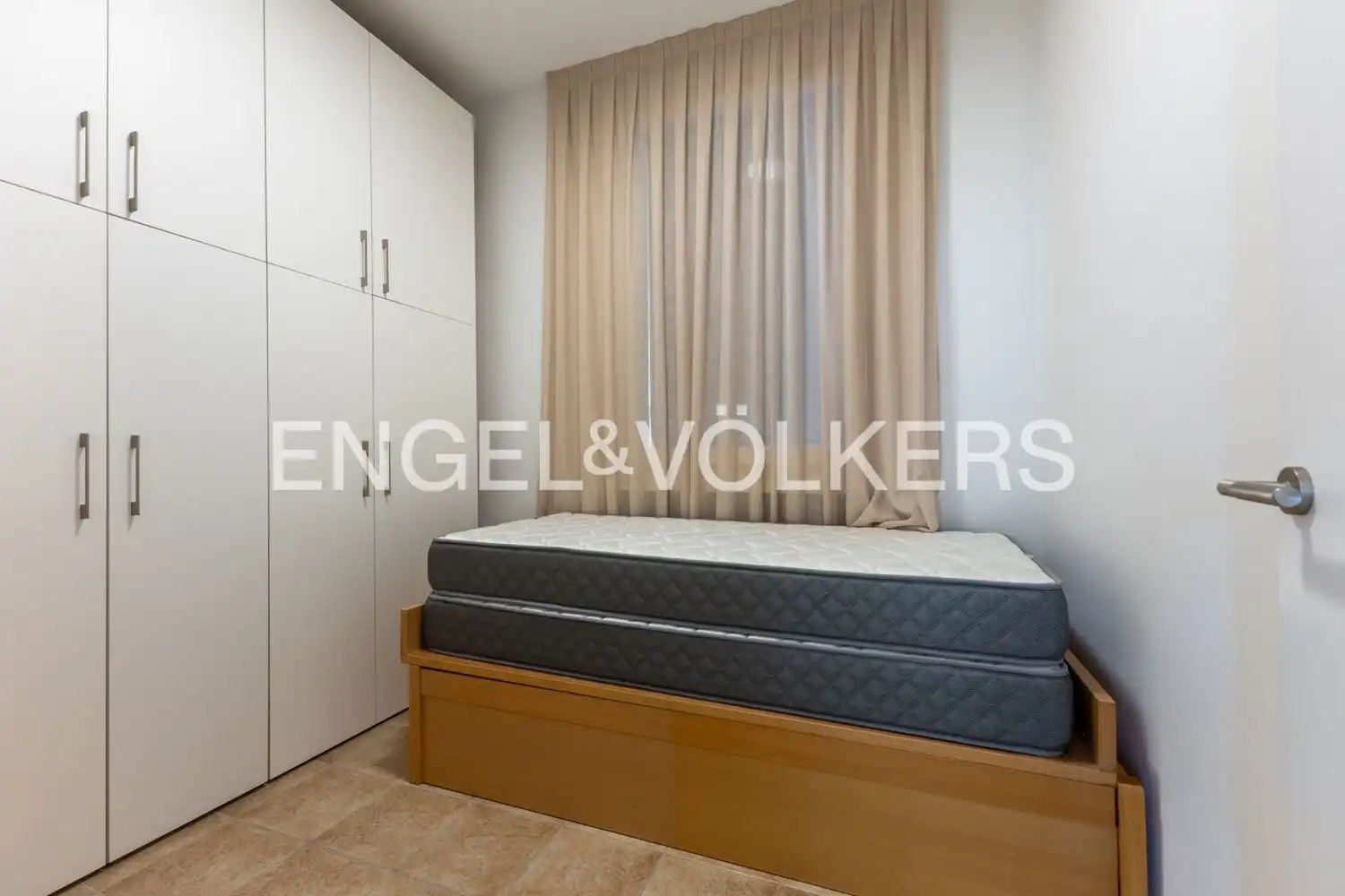 Habitación de Piso de alquiler en Valencia con Aire acondicionado, Calefacción y Amueblado