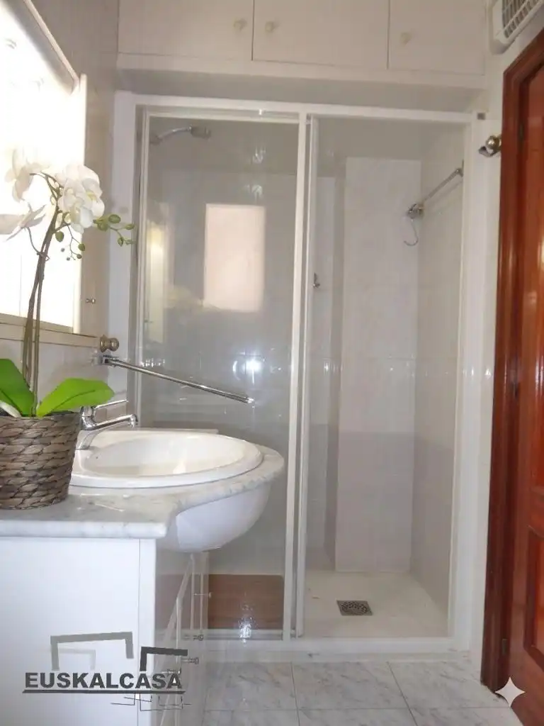 Baño de Piso en venta en Bilbao  con Terraza