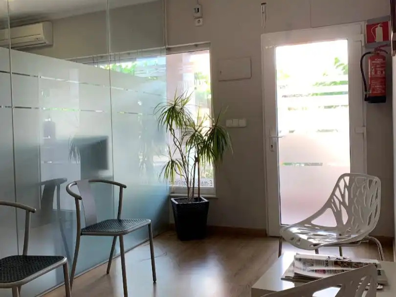 Büro zur Miete in Dénia mit Klimaanlage, Heizung und Möbliert