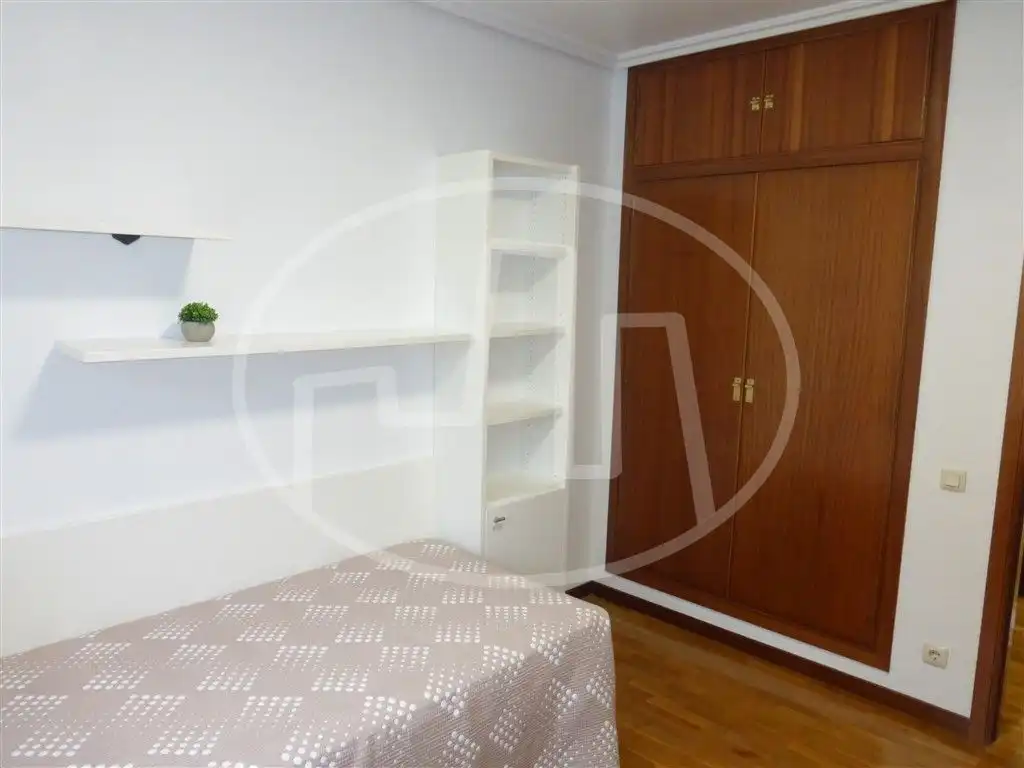 Piso de alquiler en Calle de Irunlarrea, Mendebaldea - Ermitagaña