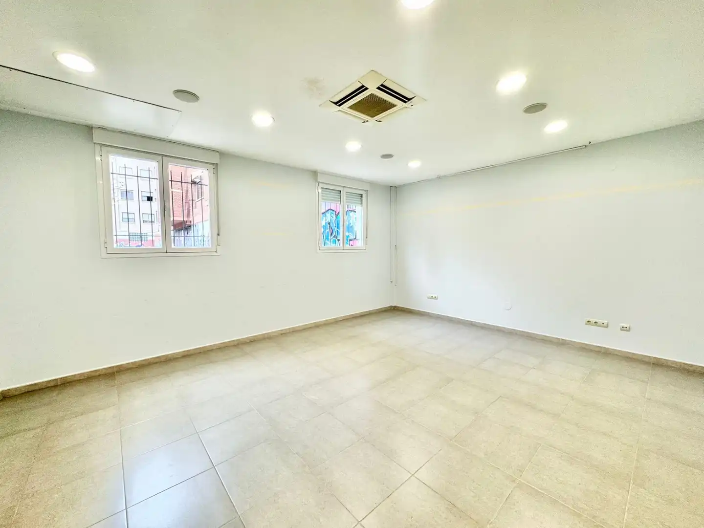 Local comercial de lloguer a Salvador de Azpiazu Ibilbidea, imagen 5