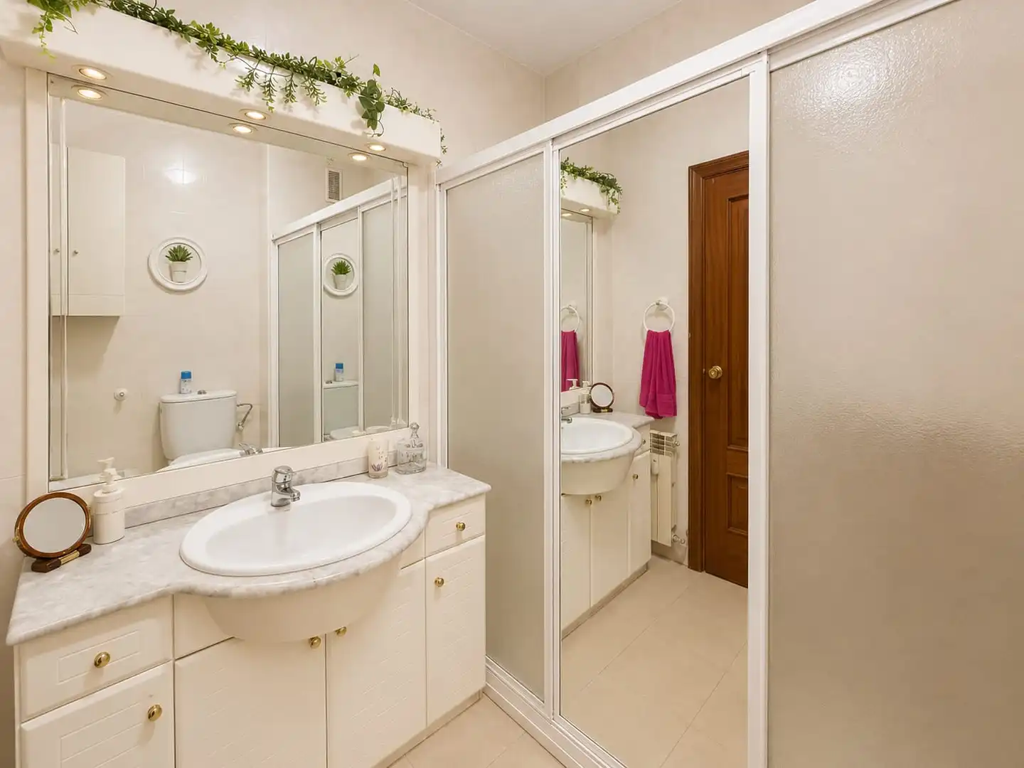 Bathroom of Flat for sale in Parla  with Air Conditioner, Heating and Terrace