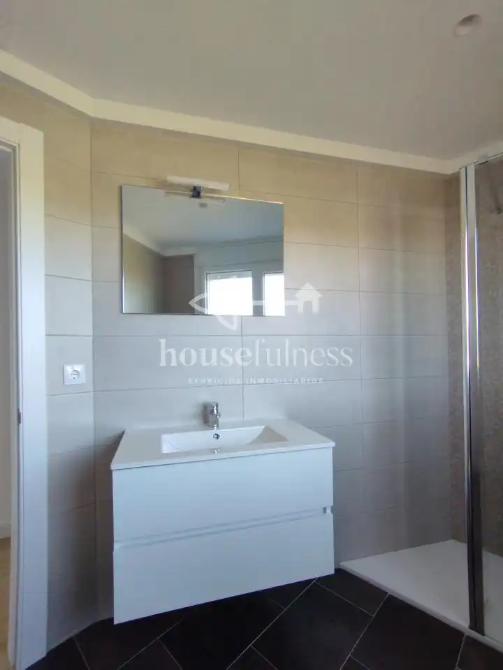 Baño de Apartamento de alquiler en Ferrol con Calefacción, Trastero y Amueblado