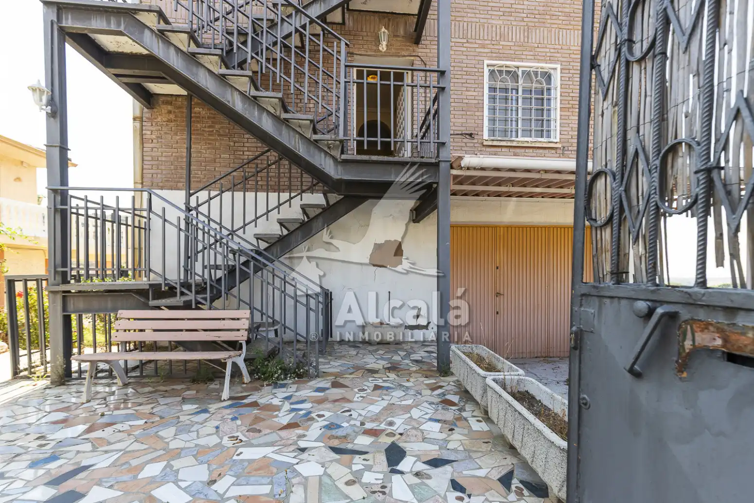 Vista exterior de Casa o xalet en venda en Villalbilla amb Aire condicionat, Calefacció i Jardí privat