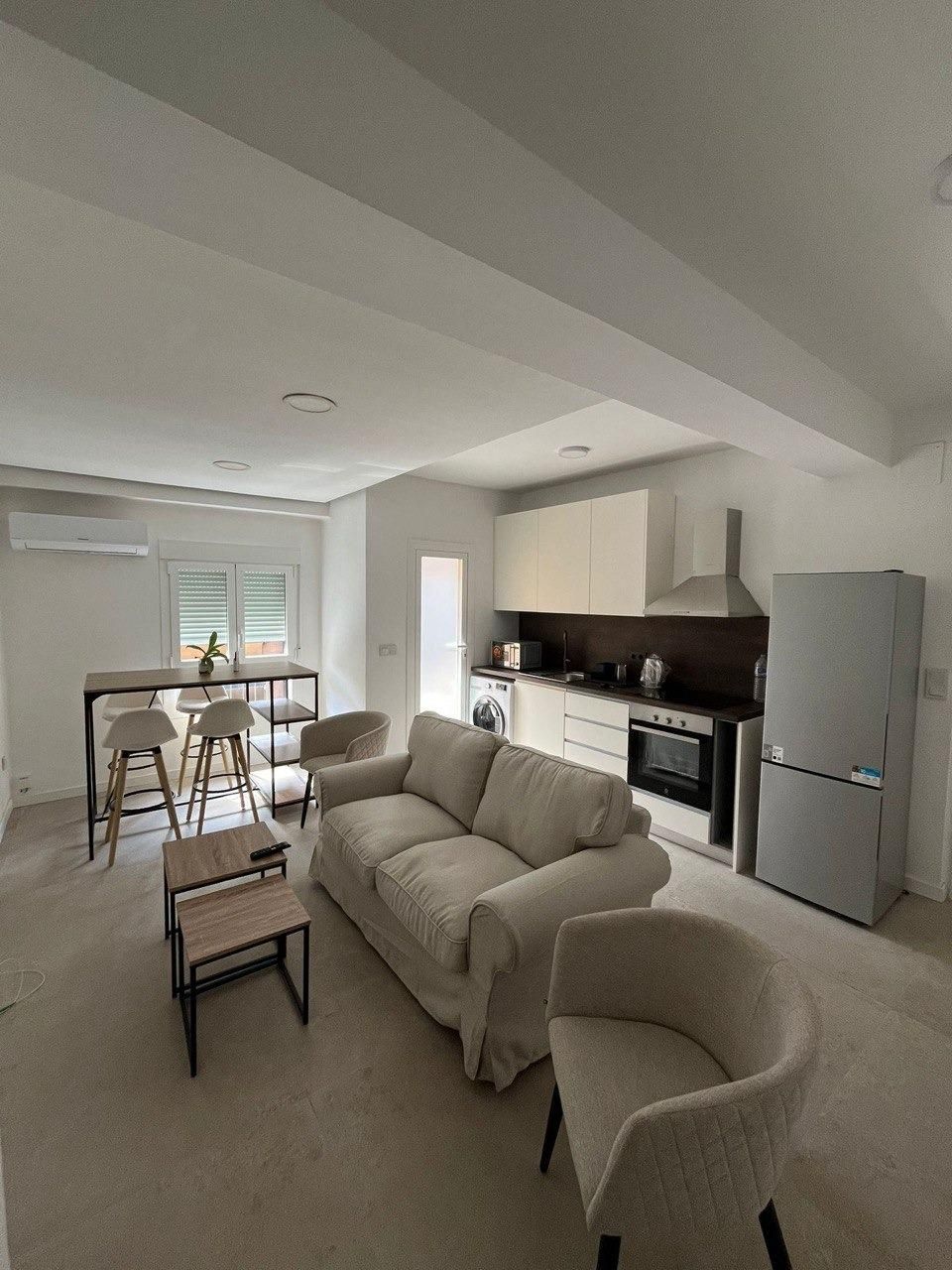 Living room of Apartment for rent in  Valencia Capital  with Air Conditioner, Terrace and Furnished