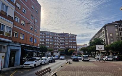 Vista exterior de Pis en venda en Torrelavega 