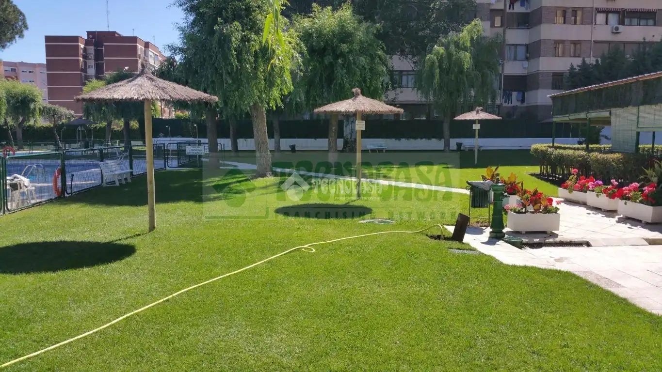 Swimming pool of Flat for sale in Fuenlabrada  with Air Conditioner, Heating and Community pool