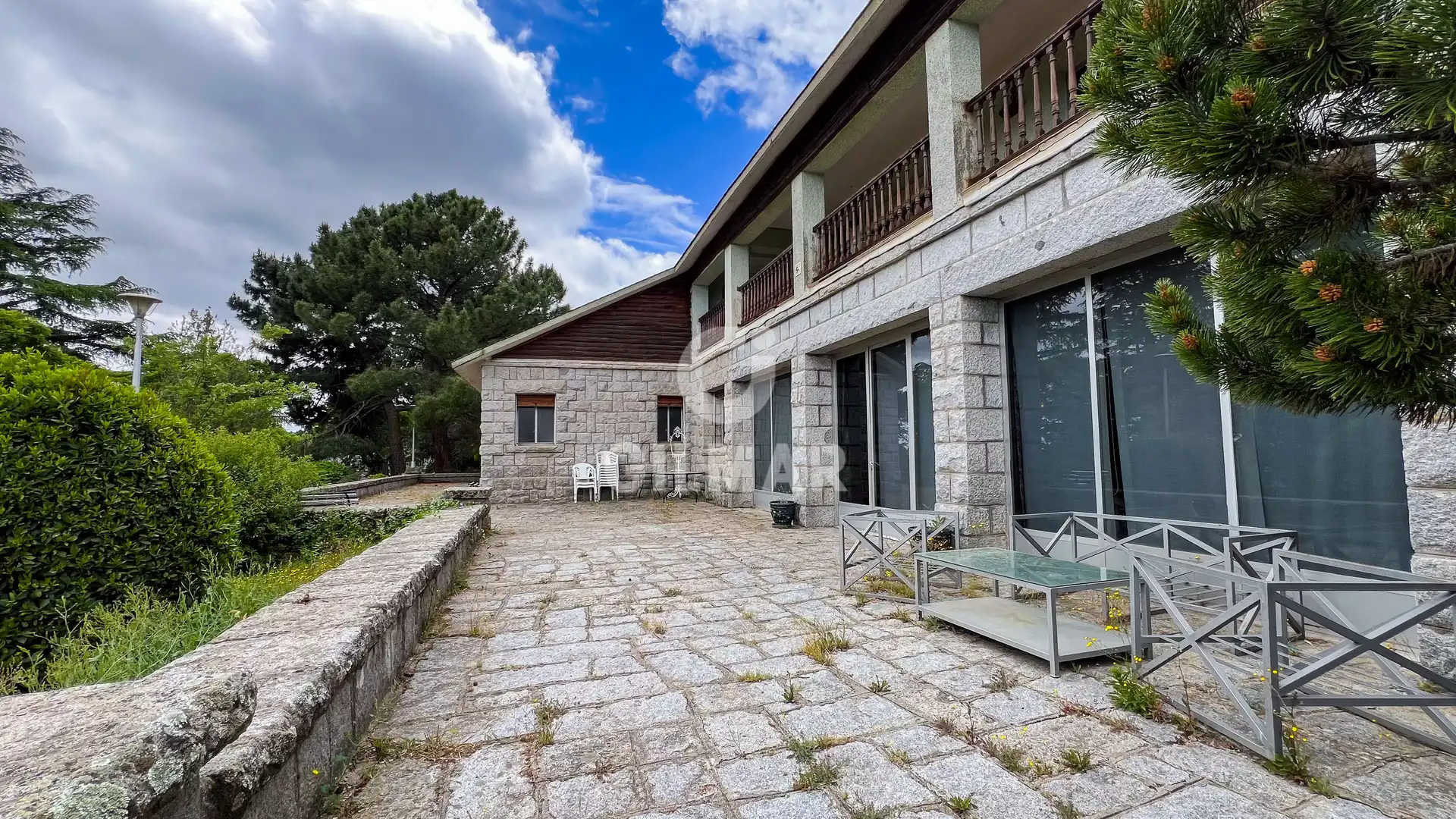 Vista exterior de Casa o xalet en venda en Guadarrama amb Calefacció, Jardí privat i Piscina