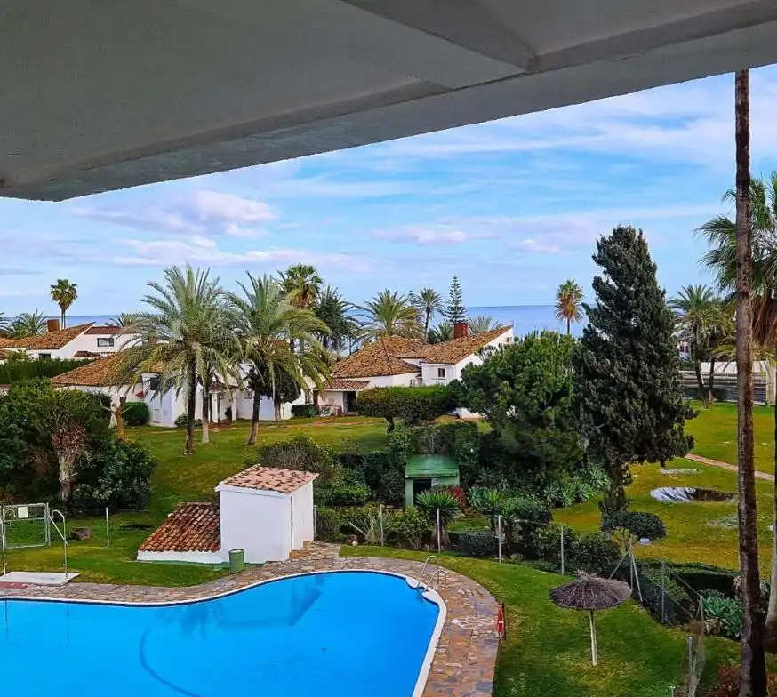 Jardí de Estudi en venda en Estepona amb Aire condicionat, Calefacció i Terrassa