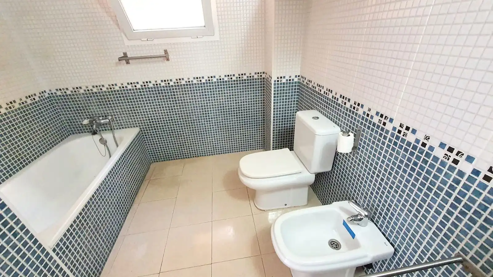 Badezimmer von Wohnung zum Verkauf in Mijas mit Klimaanlage und Ofen