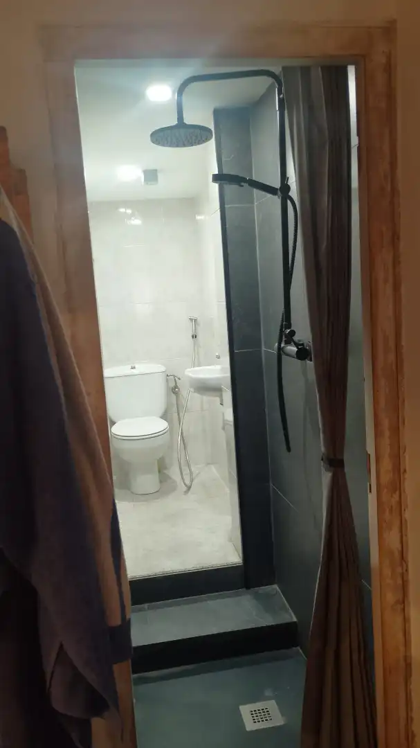 Bathroom of Commercial properties for rent in Artigues - Llefià