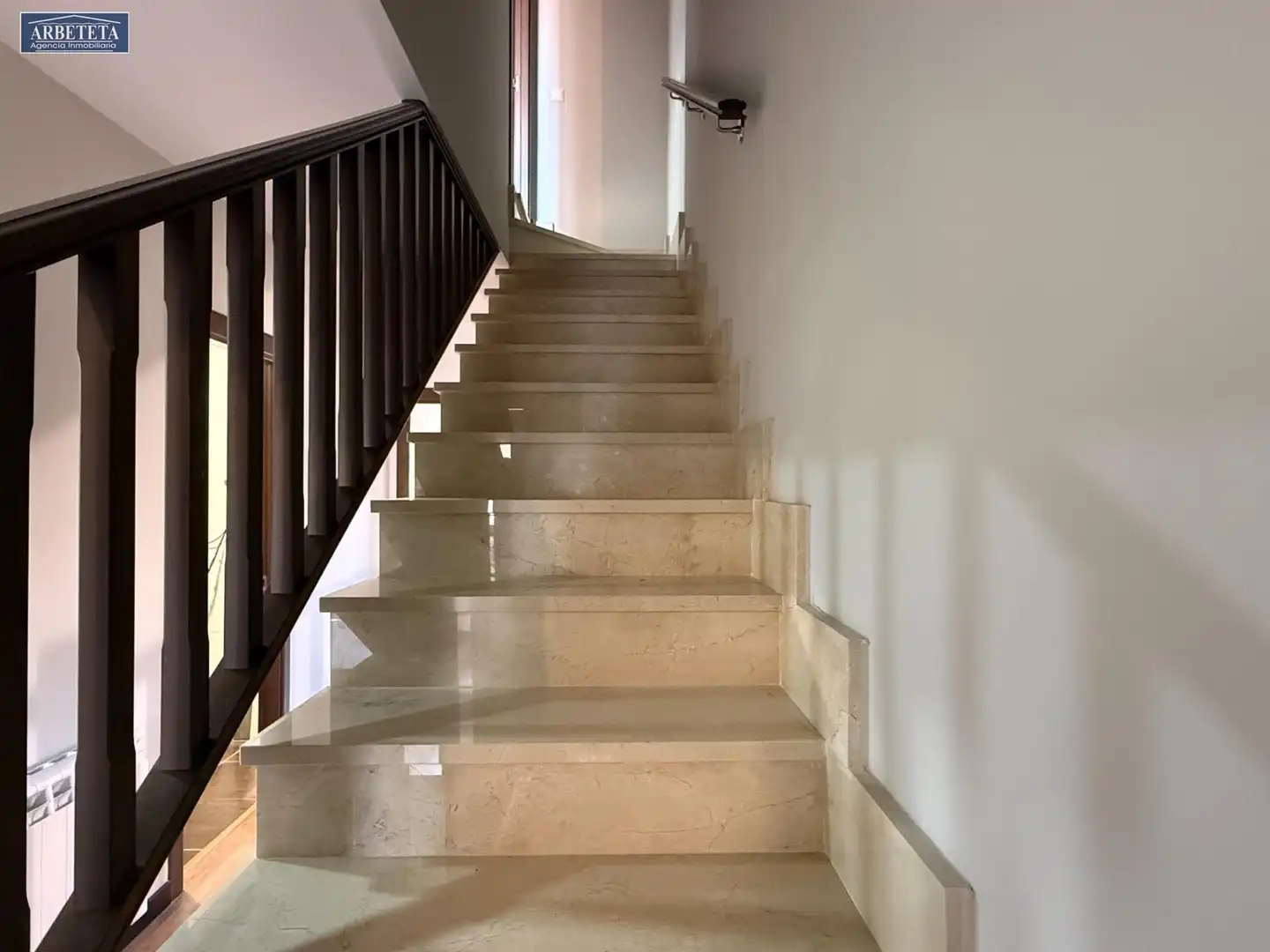 Casa adosada en venta en Urb. Belvalle